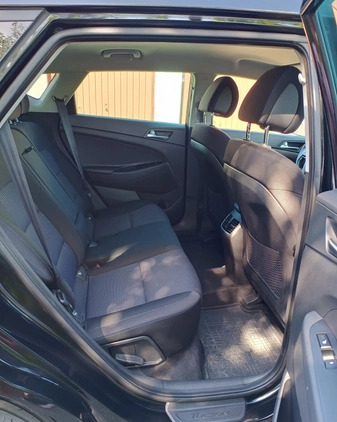 Hyundai Tucson cena 63000 przebieg: 192000, rok produkcji 2015 z Staszów małe 301